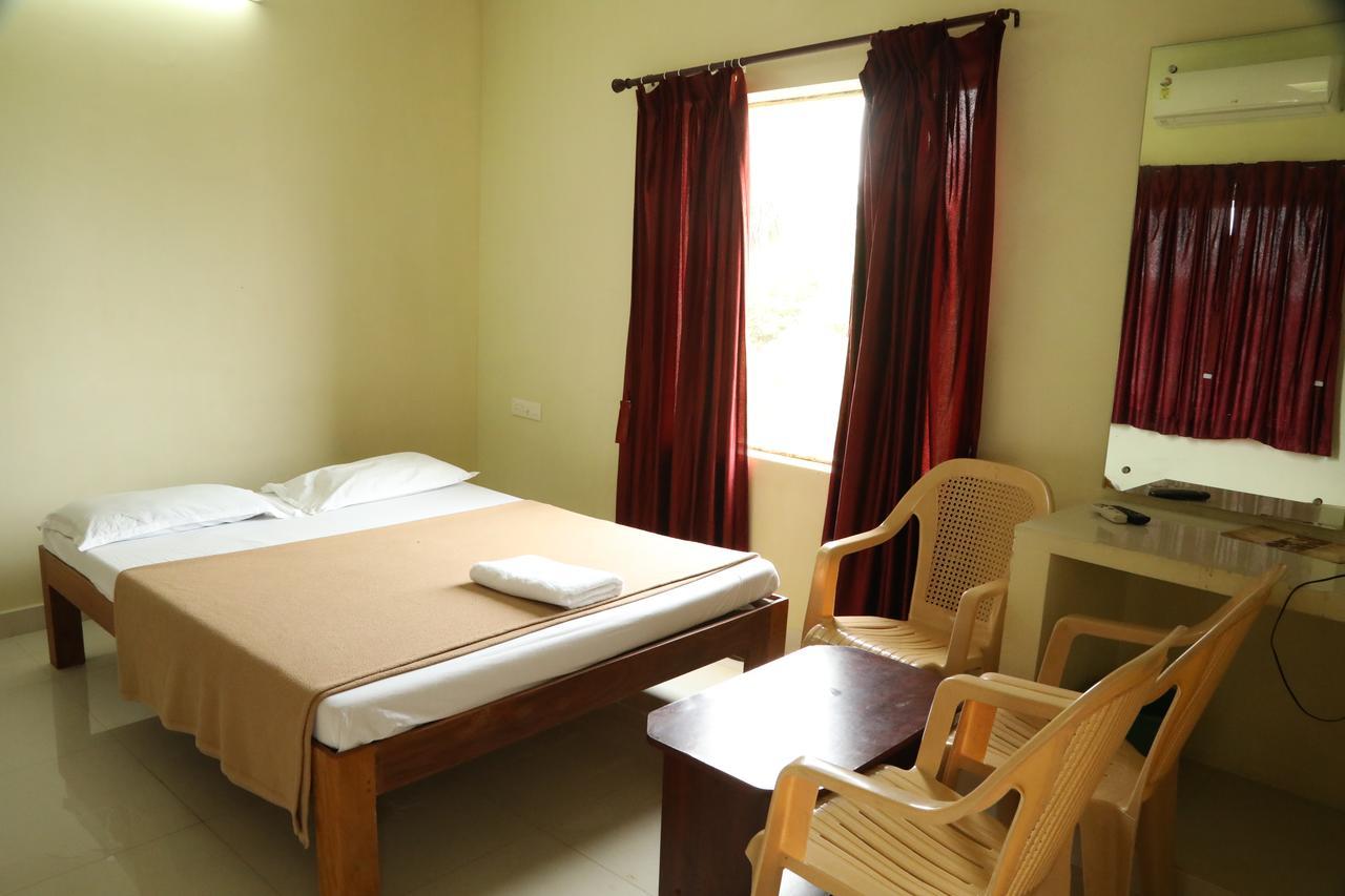Ganesh Residency Hotel Puducherry Buitenkant foto