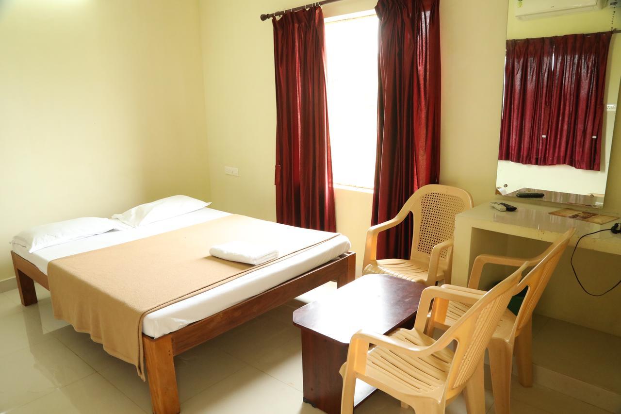 Ganesh Residency Hotel Puducherry Buitenkant foto
