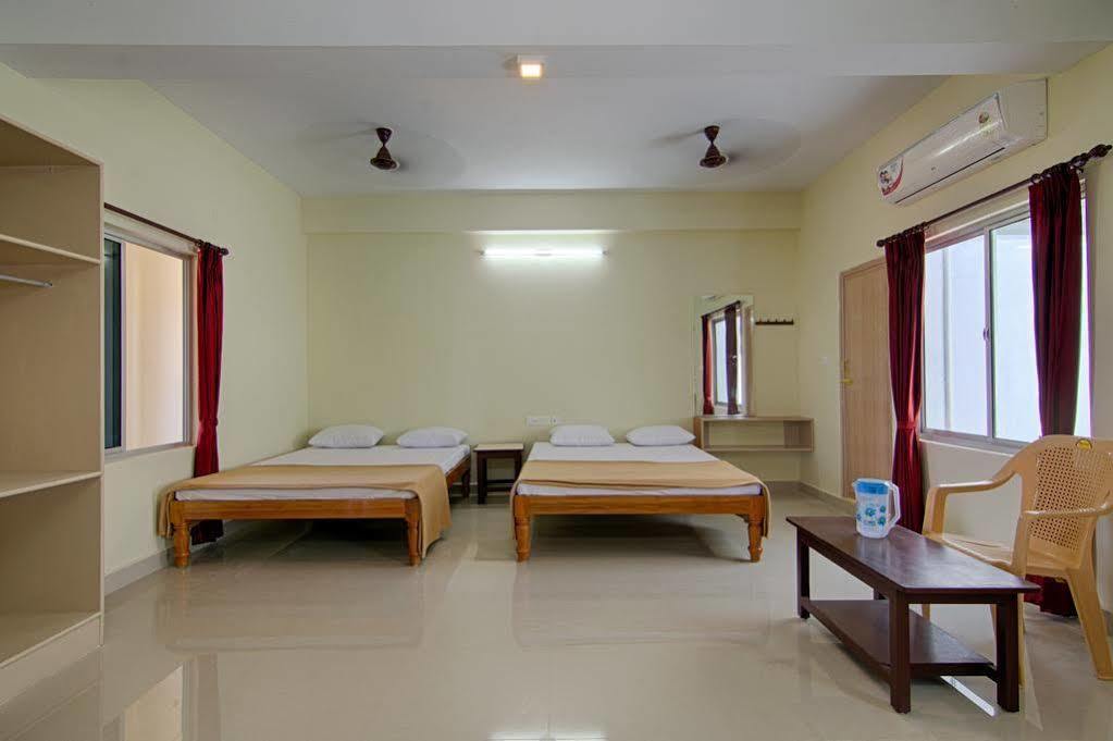 Ganesh Residency Hotel Puducherry Buitenkant foto