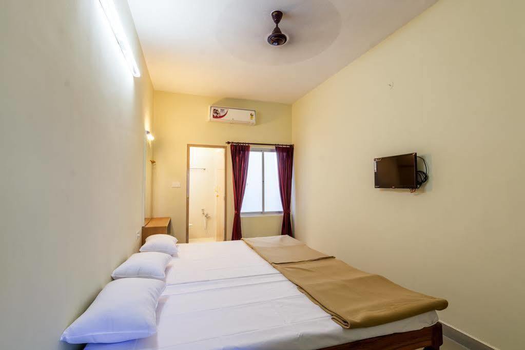 Ganesh Residency Hotel Puducherry Buitenkant foto